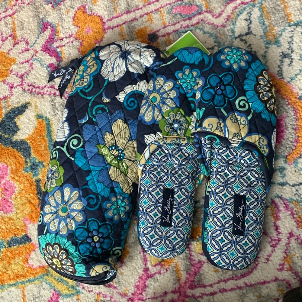 Vera Bradley slippers with pouch
